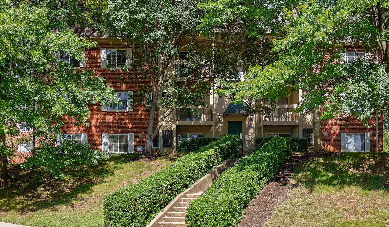 Foxchase Apartments Alexandria, VA Gallery