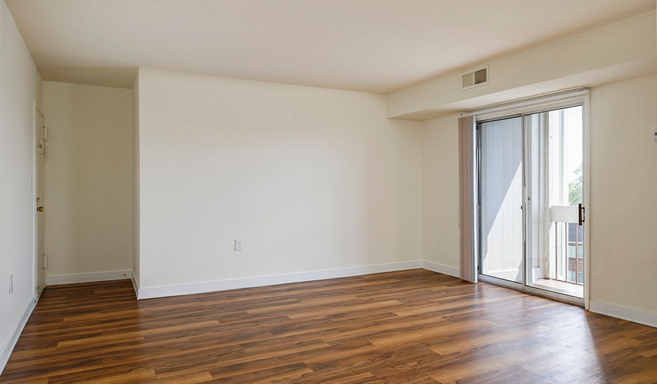 Foxchase - Alexandria, VA - Living Room