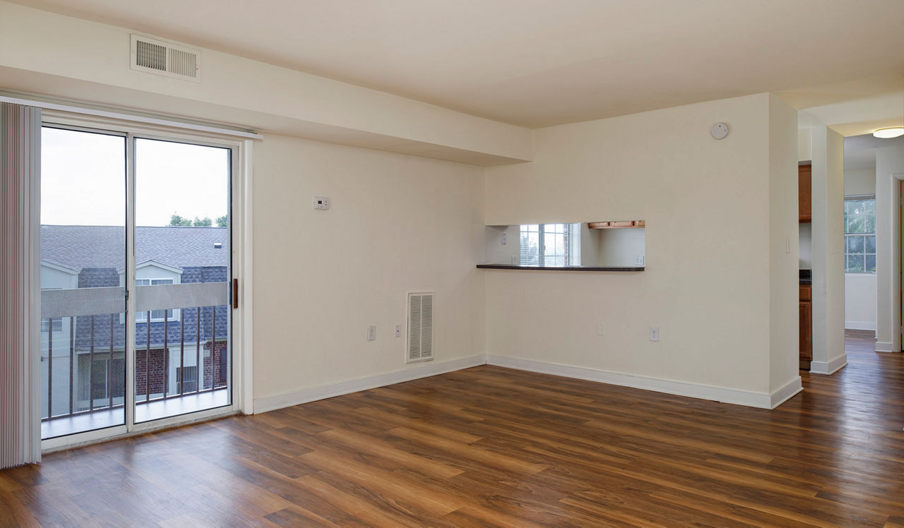 Foxchase - Alexandria, VA - Living Room