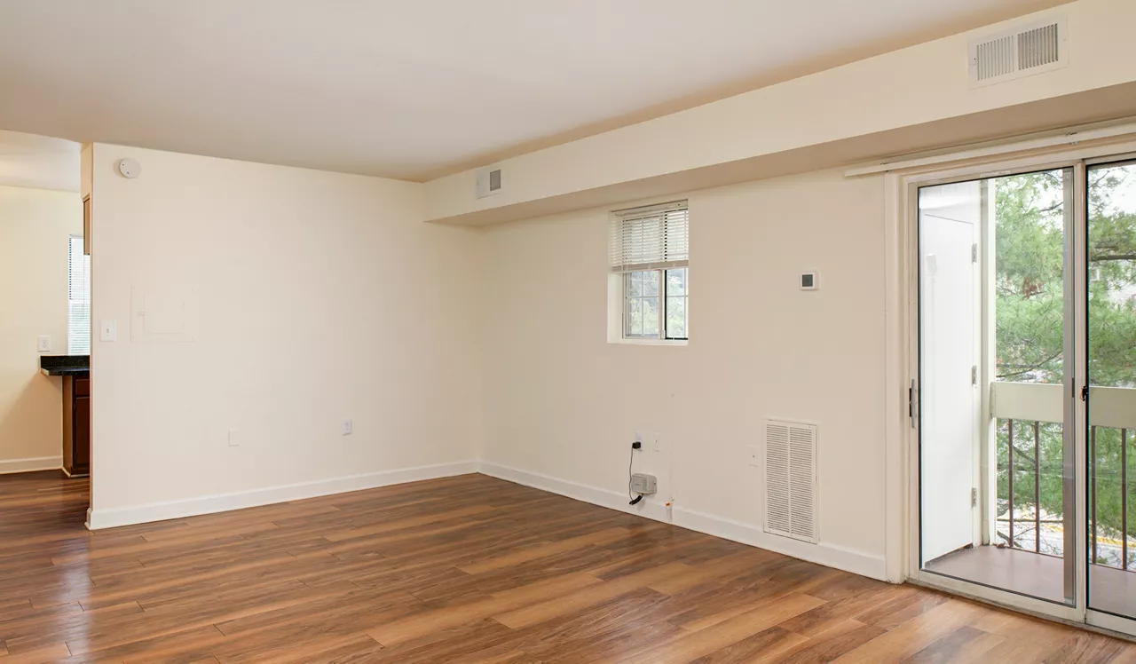 Foxchase - Alexandria, VA - Living