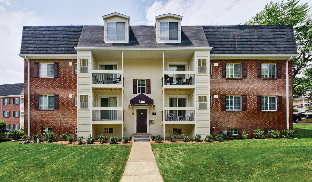 Foxchase Apartments Alexandria, VA Gallery