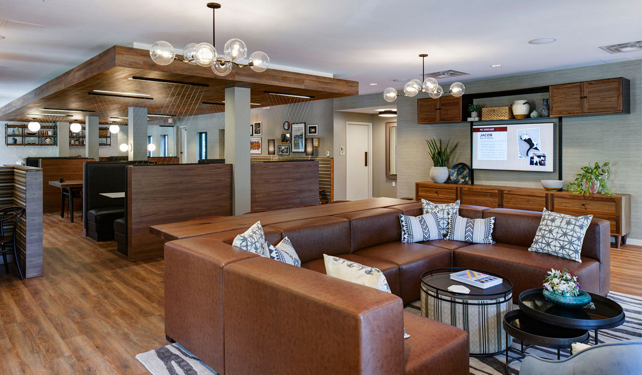 Foxchase - Alexandria VA - lounge