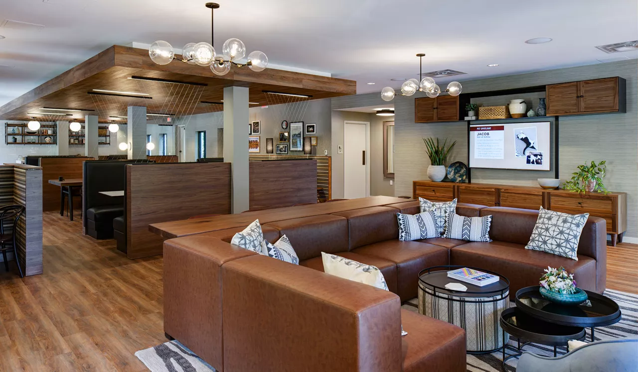 Foxchase - Alexandria VA - lounge