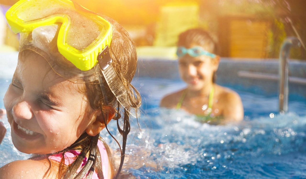 Foxchase Apartments - Alexandria, VA - Children swimming in pool