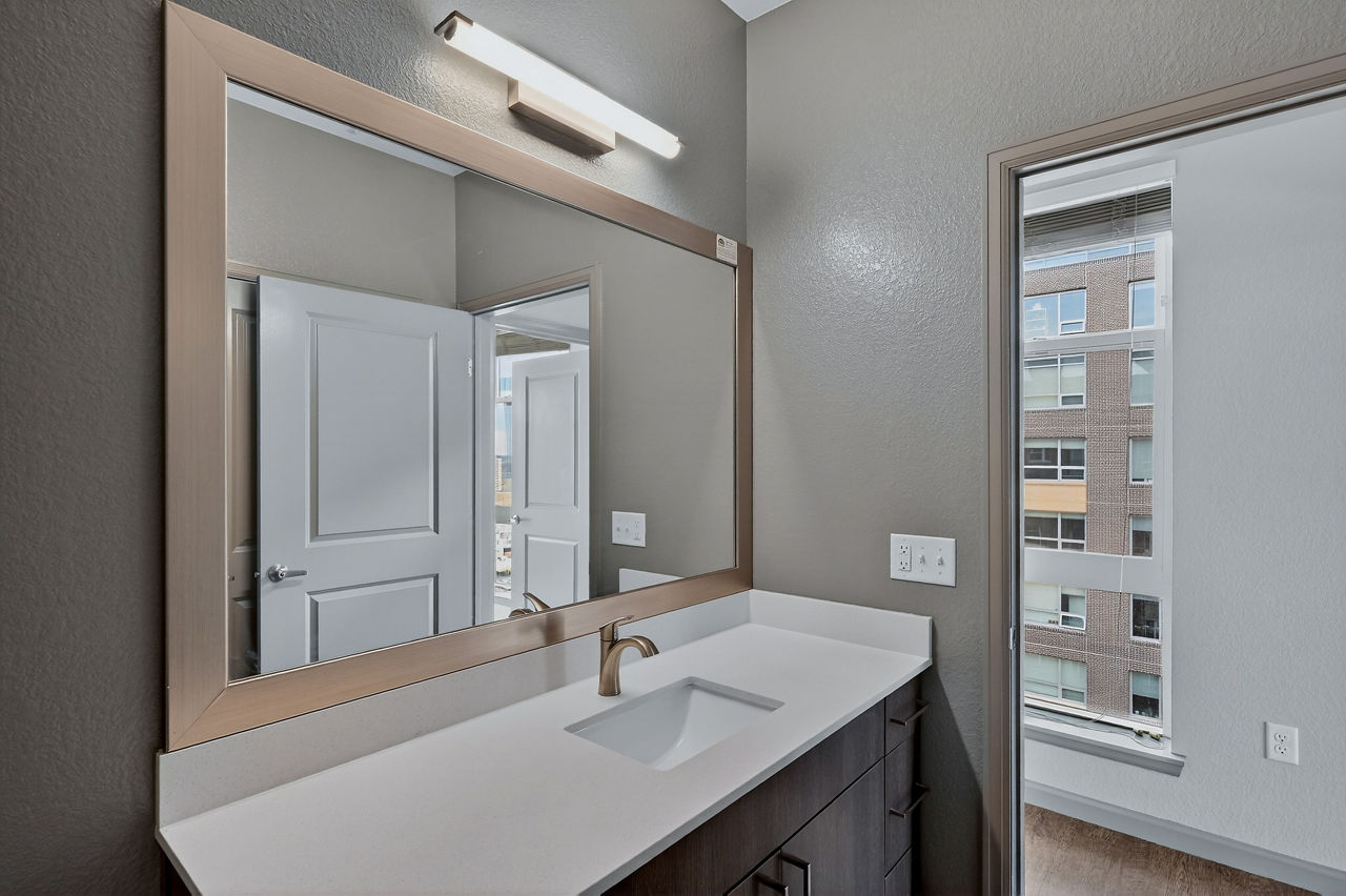 Arapahoe Square - Denver, CO - bathroom