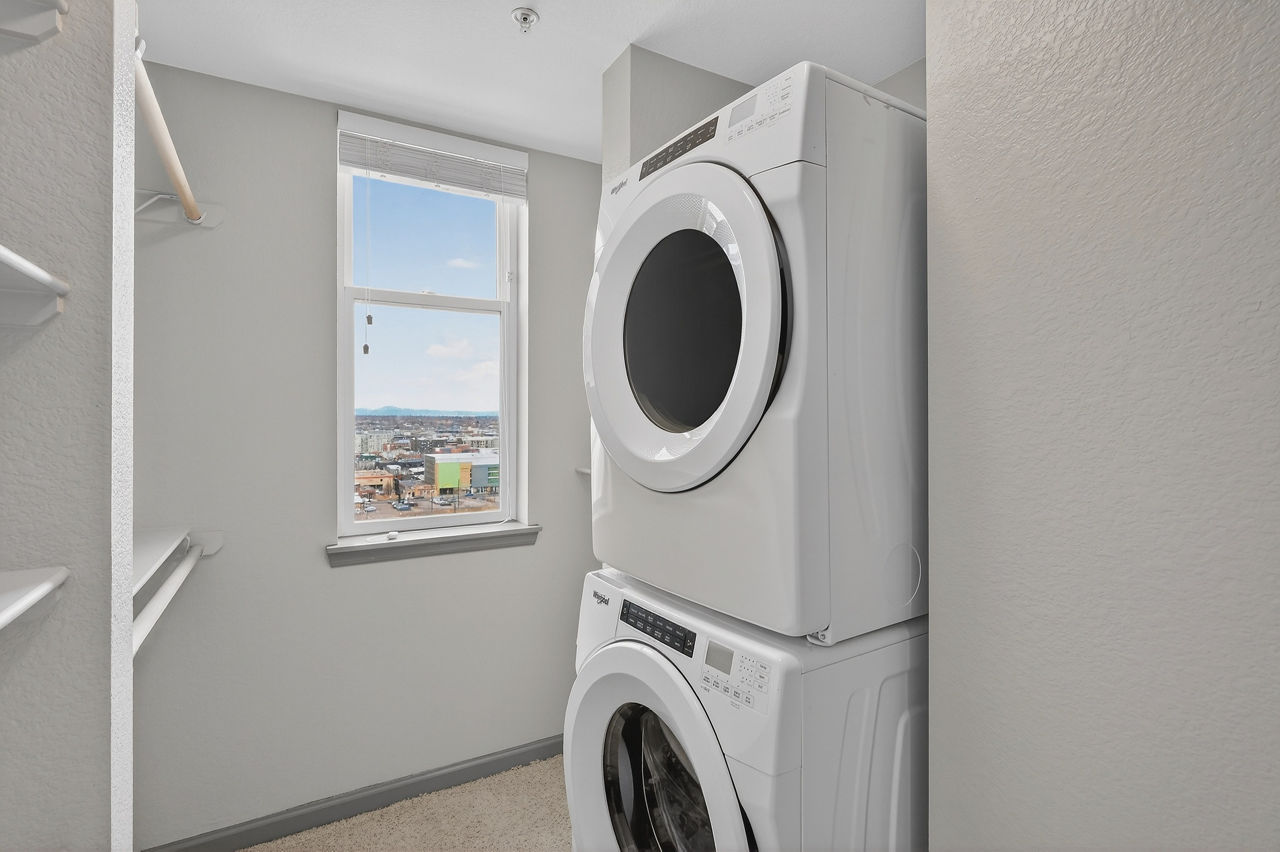 Arapahoe Square - Denver, CO - laundry