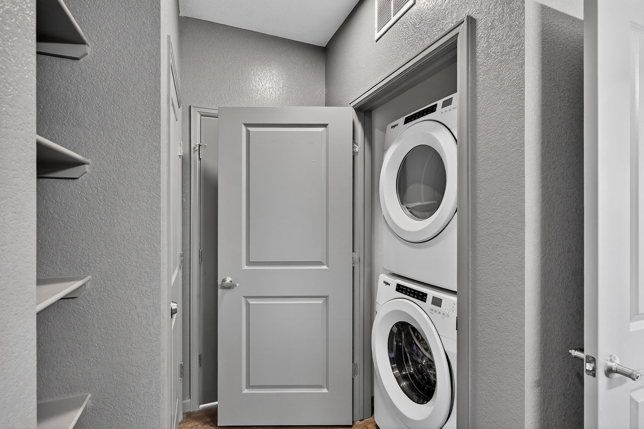 Arapahoe Square - Denver, CO - laundry