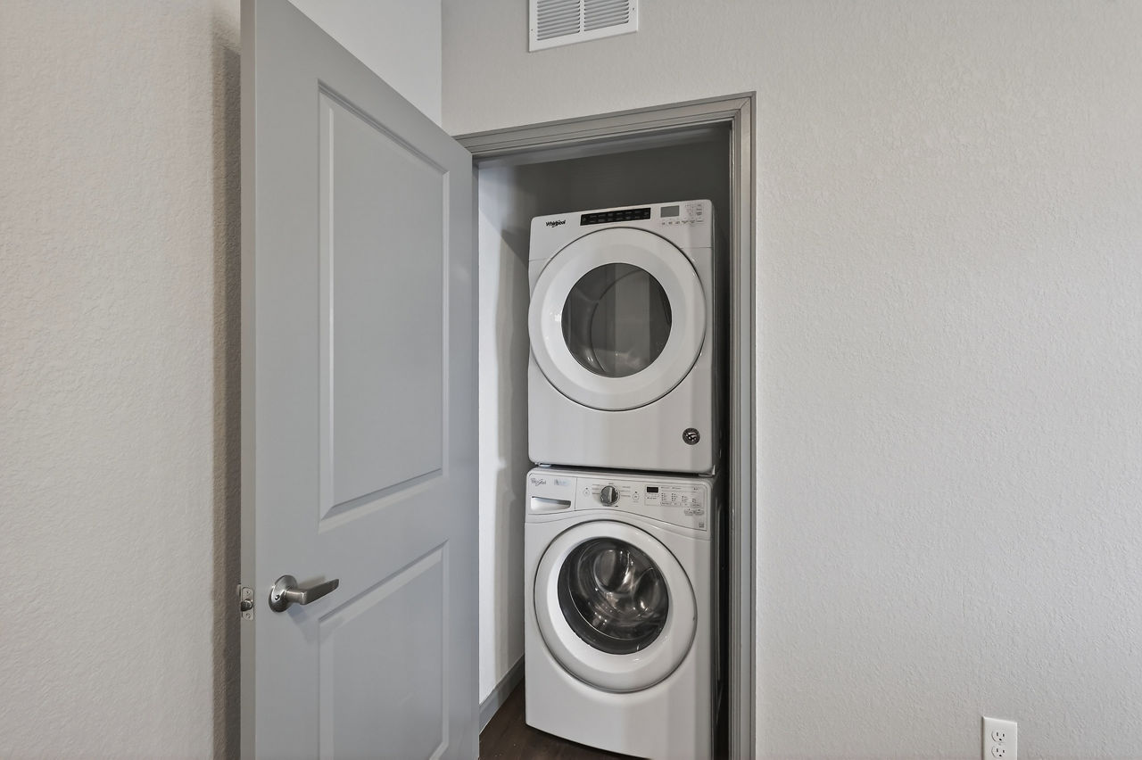 Arapahoe Square - Denver, CO - laundry