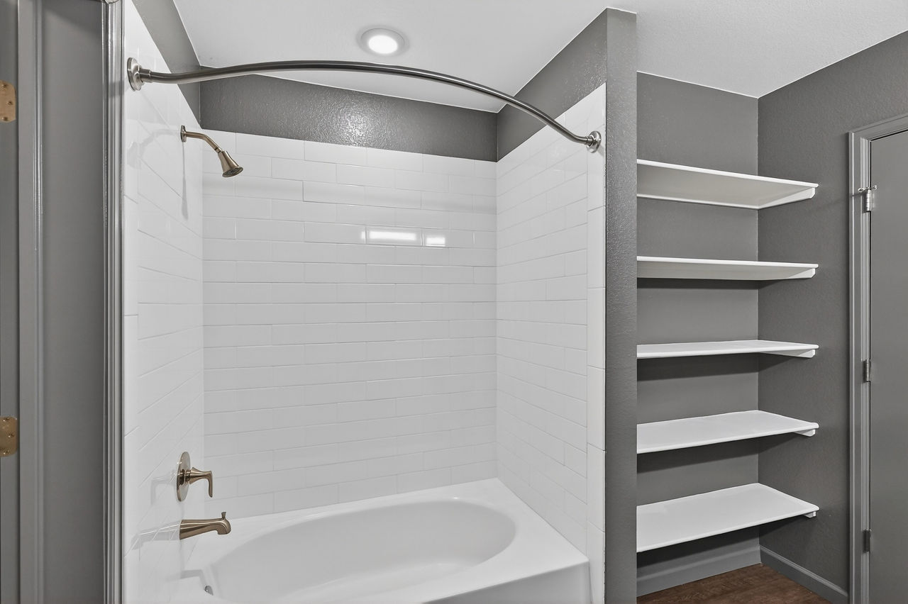 Arapahoe Square - Denver, CO - bathroom