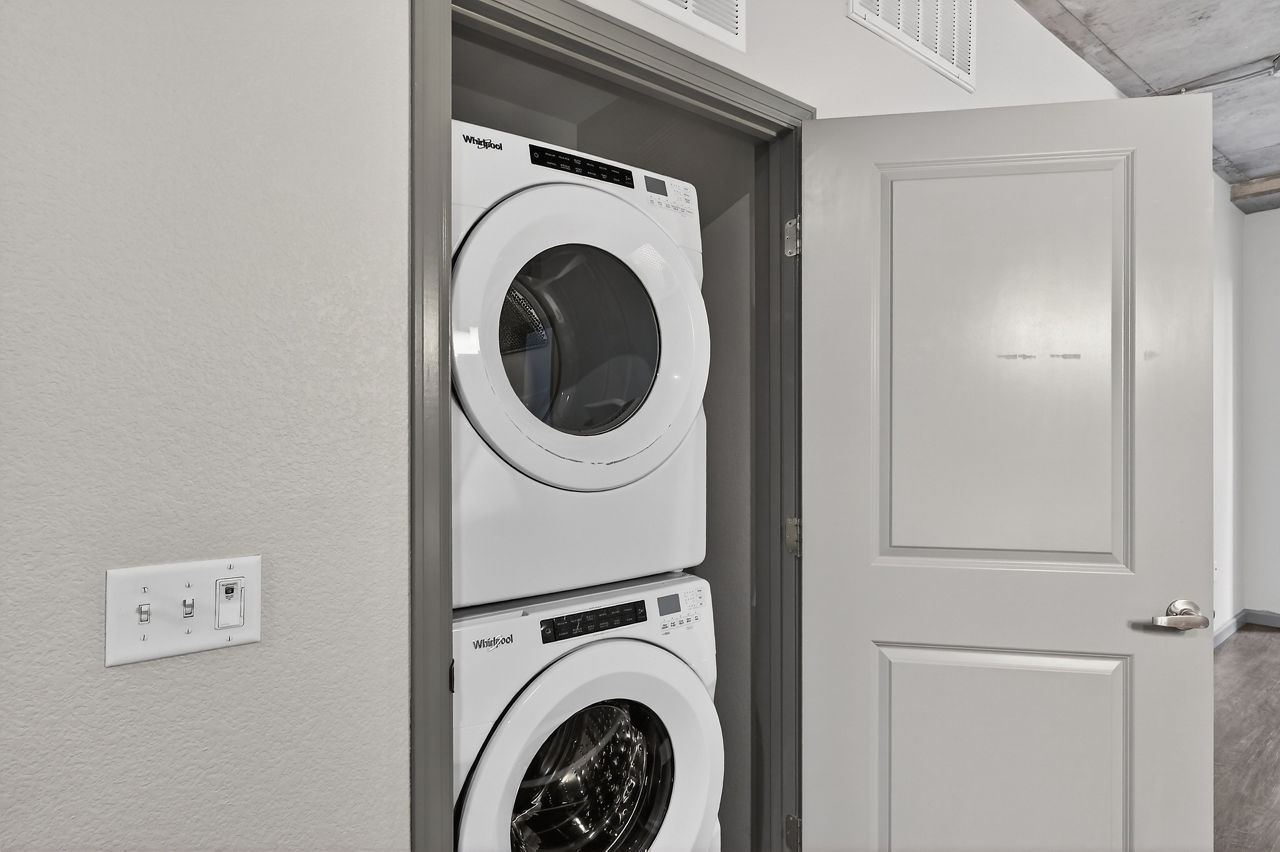 Arapahoe Square - Denver, CO - laundry