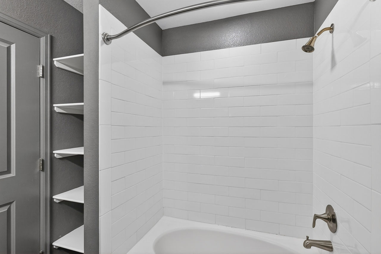 Arapahoe Square - Denver, CO - bathroom