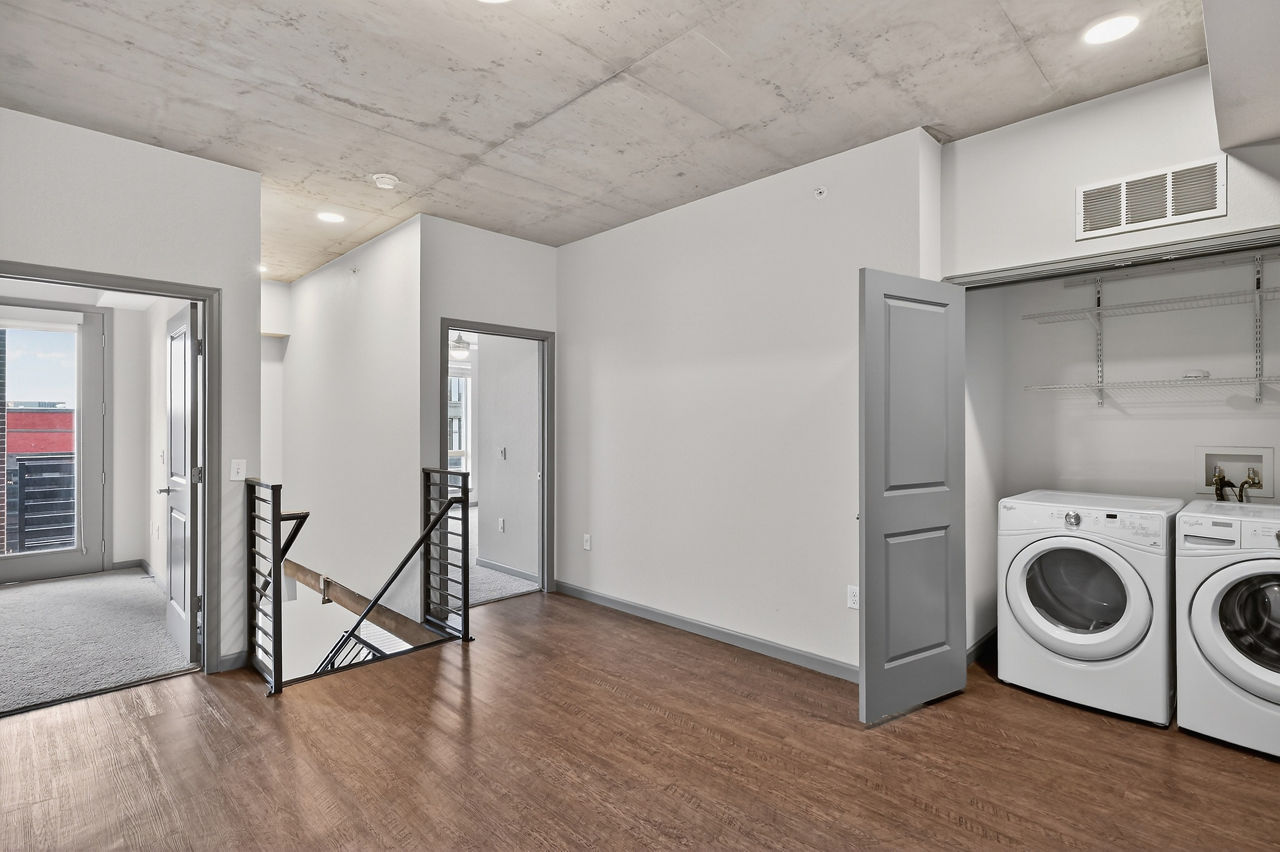 Arapahoe Square - Denver, CO - laundry