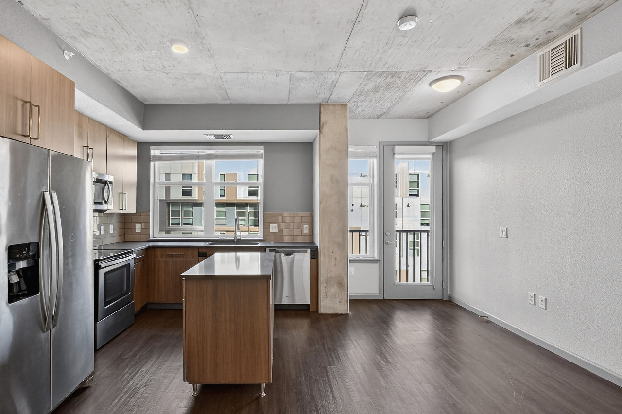 Arapahoe Square - Denver, CO - kitchen