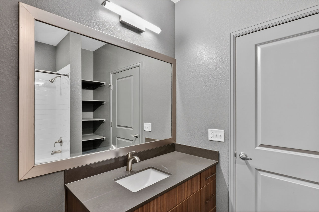 Arapahoe Square - Denver, CO - bathroom