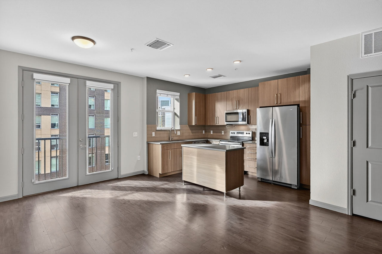 Arapahoe Square - Denver, CO - living area