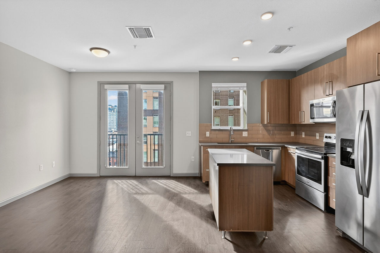 Arapahoe Square - Denver, CO - living area