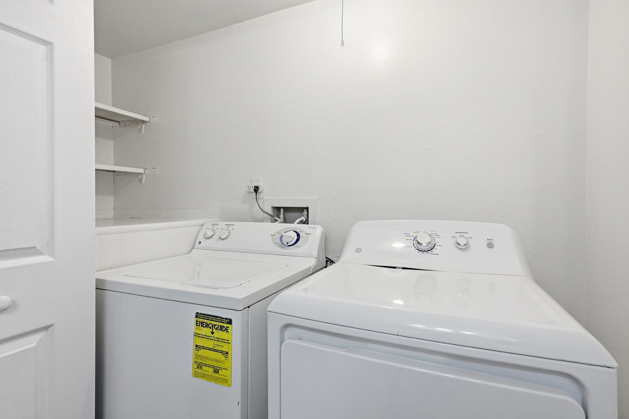Avens Point - Thornton, CO - laundry