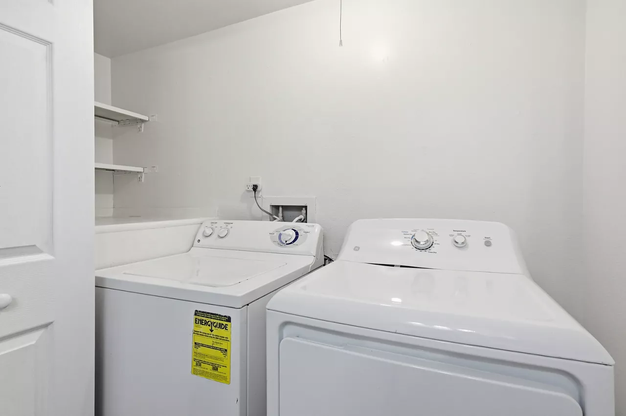 Avens Point - Thornton, CO - laundry