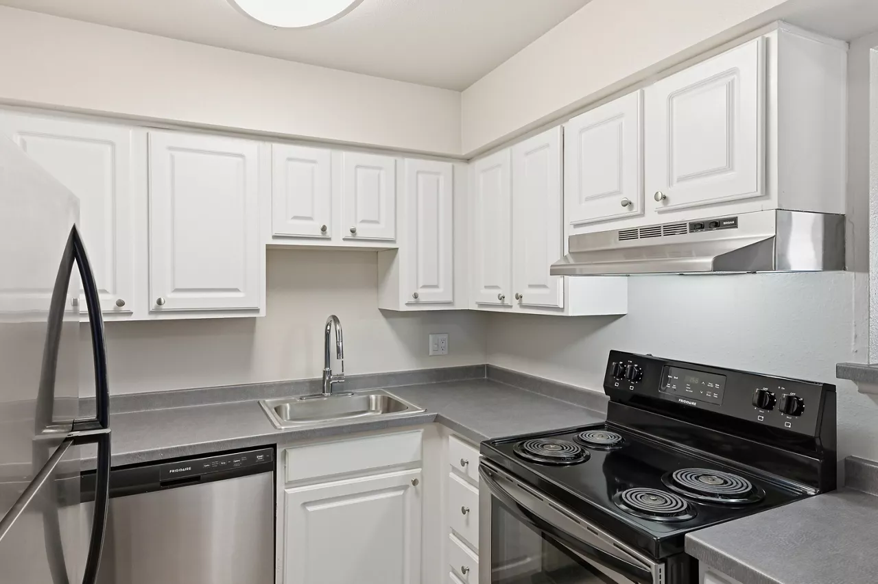 Avens Point - Thornton, CO - kitchen