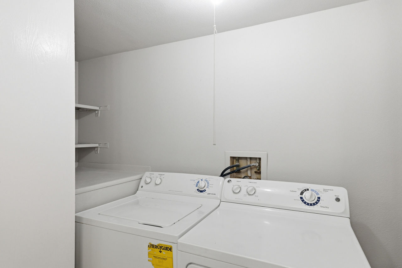 Avens Point - Thornton, CO - laundry