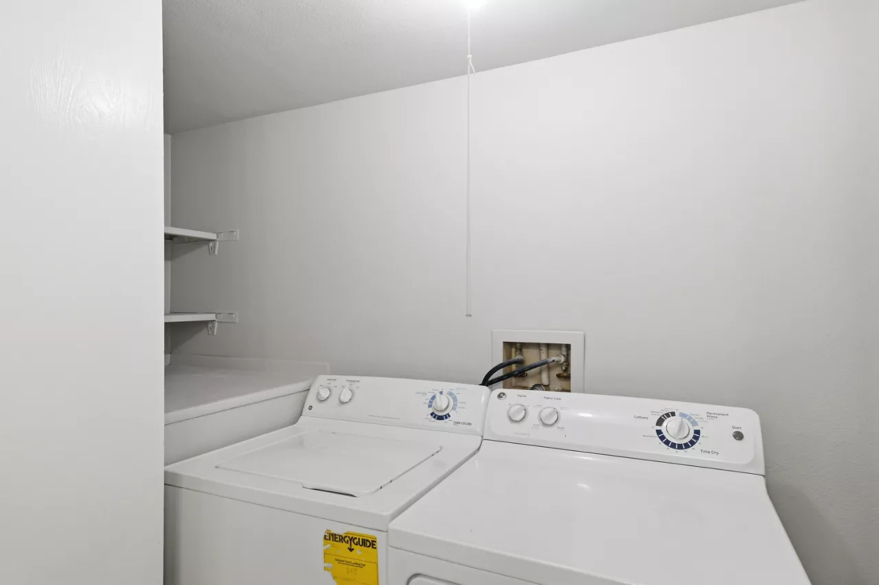 Avens Point - Thornton, CO - laundry