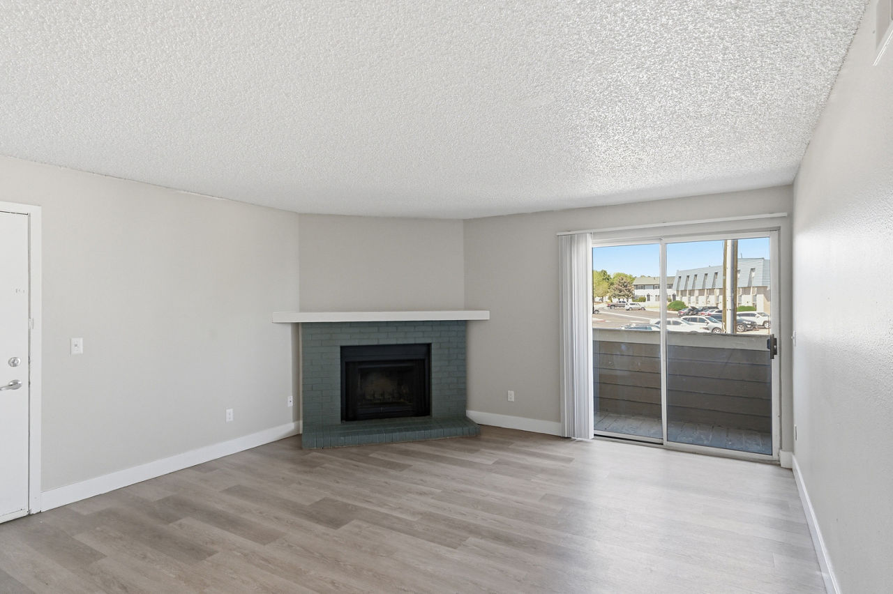 Avens Point - Thornton, CO - living room