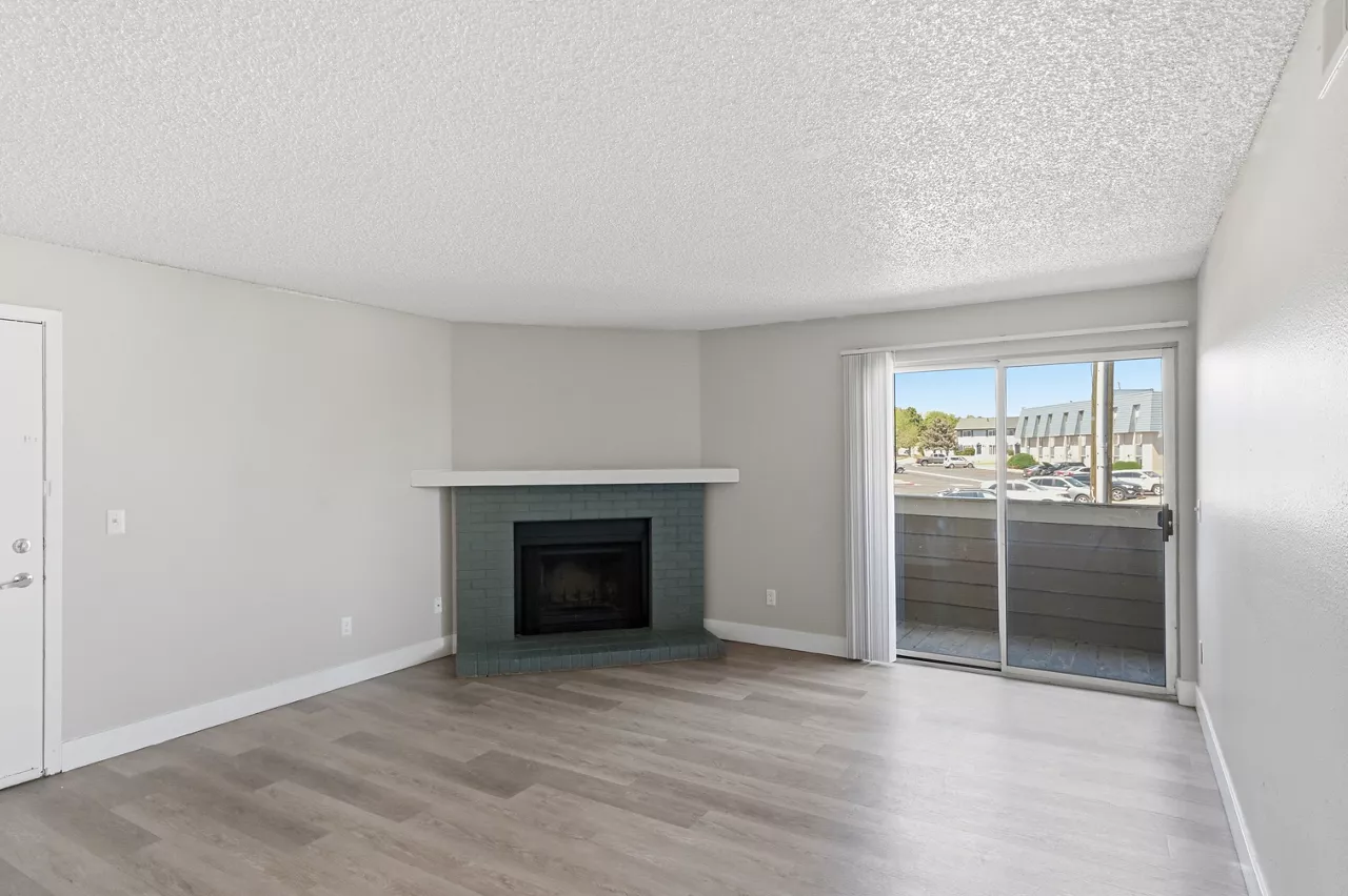 Avens Point - Thornton, CO - living room