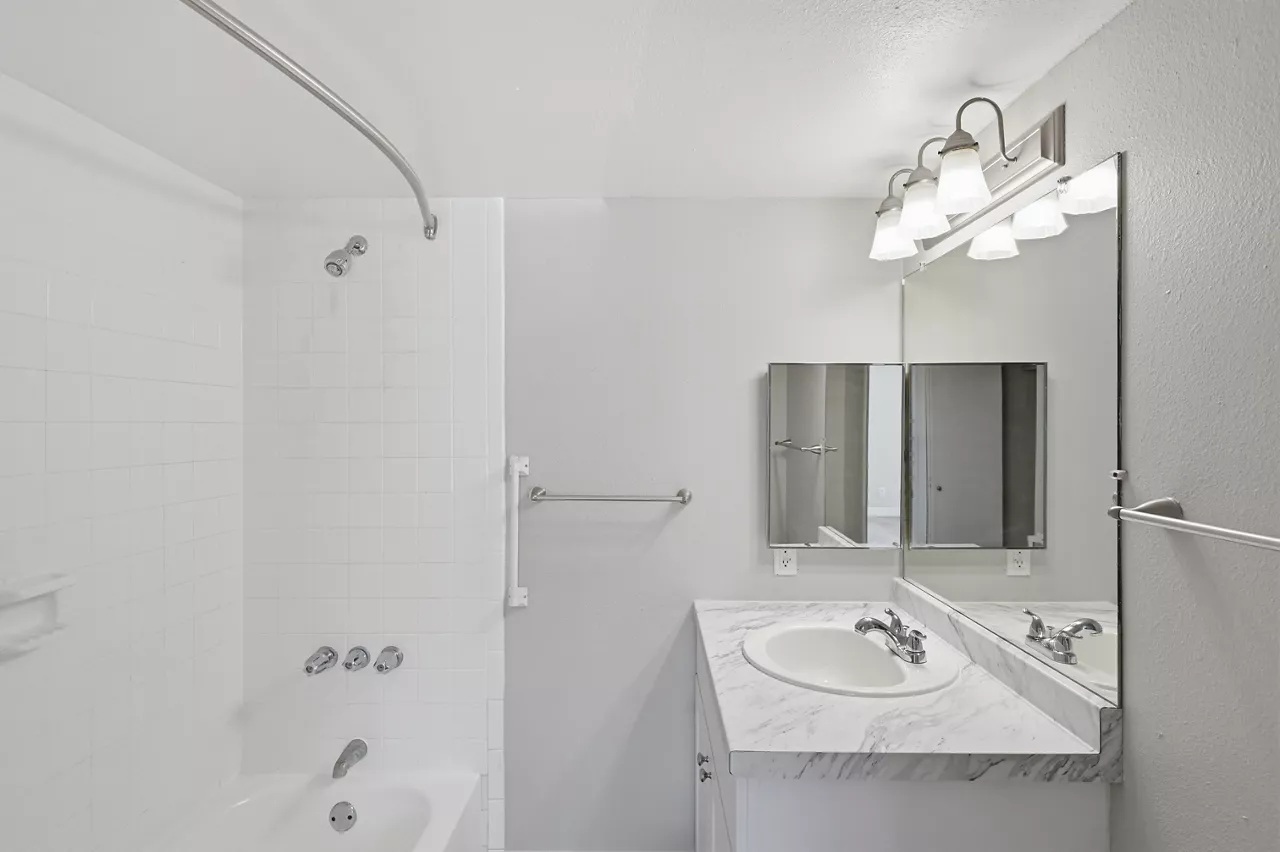 Avens Point - Thornton, CO - bathroom