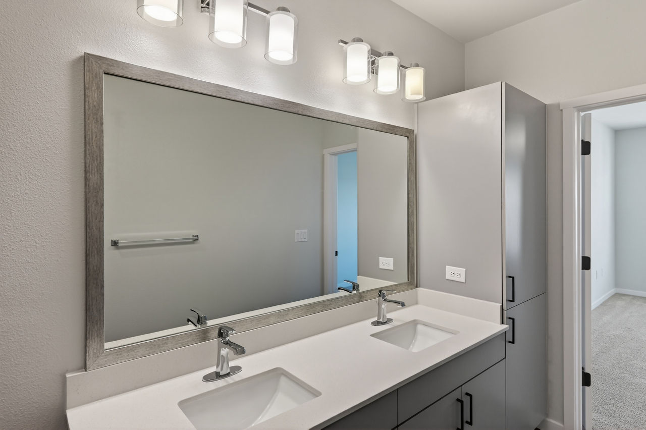 Grant Row Lofts - Thornton, CO - bathroom