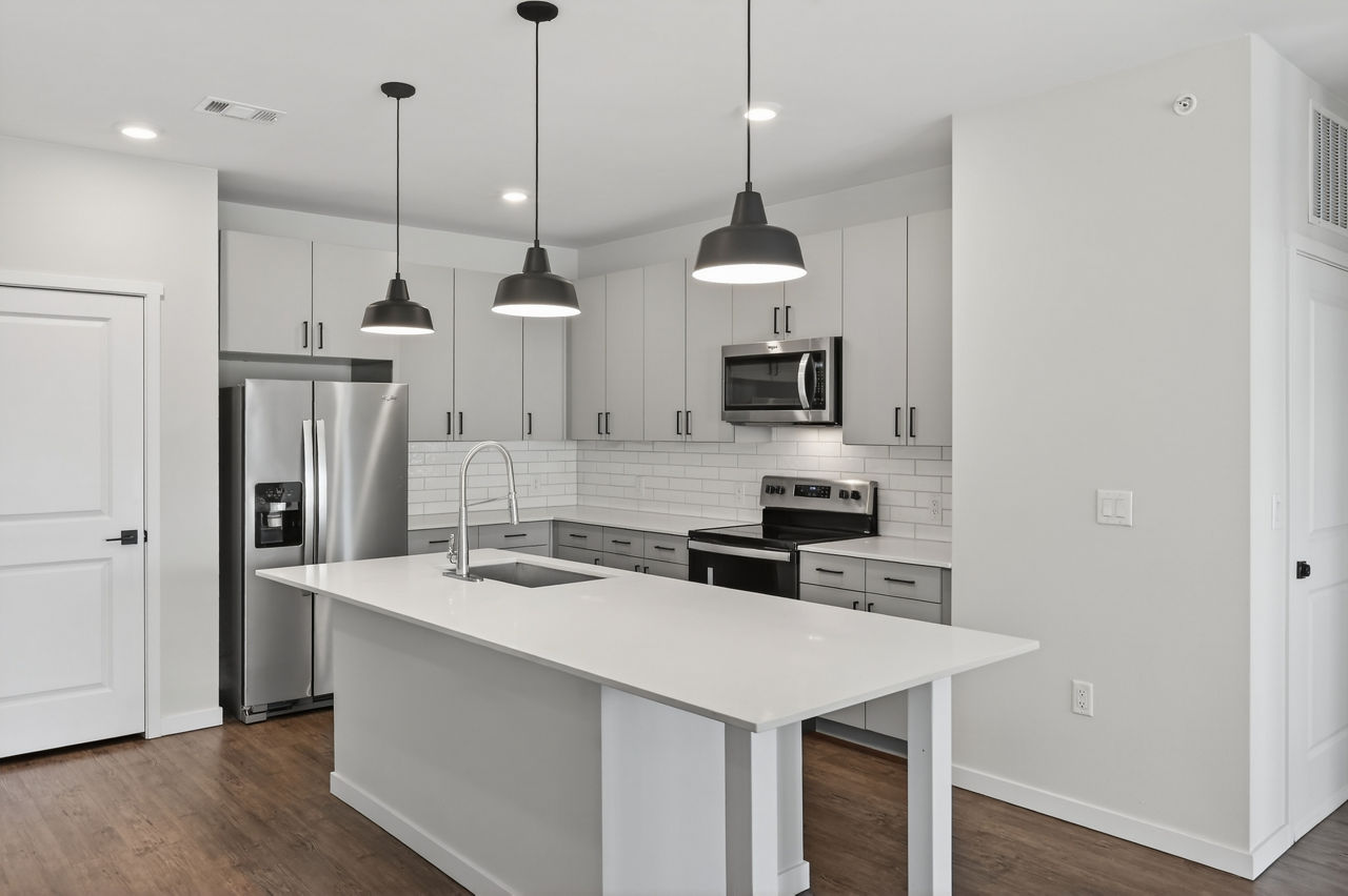 Grant Row Lofts - Thornton, CO - Kitchen