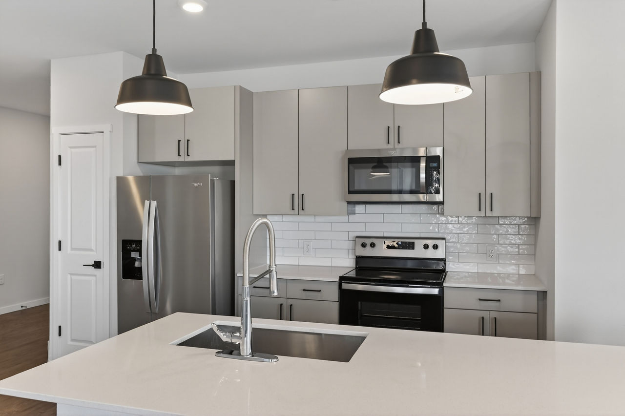 Grant Row Lofts - Thornton, CO - kitchen