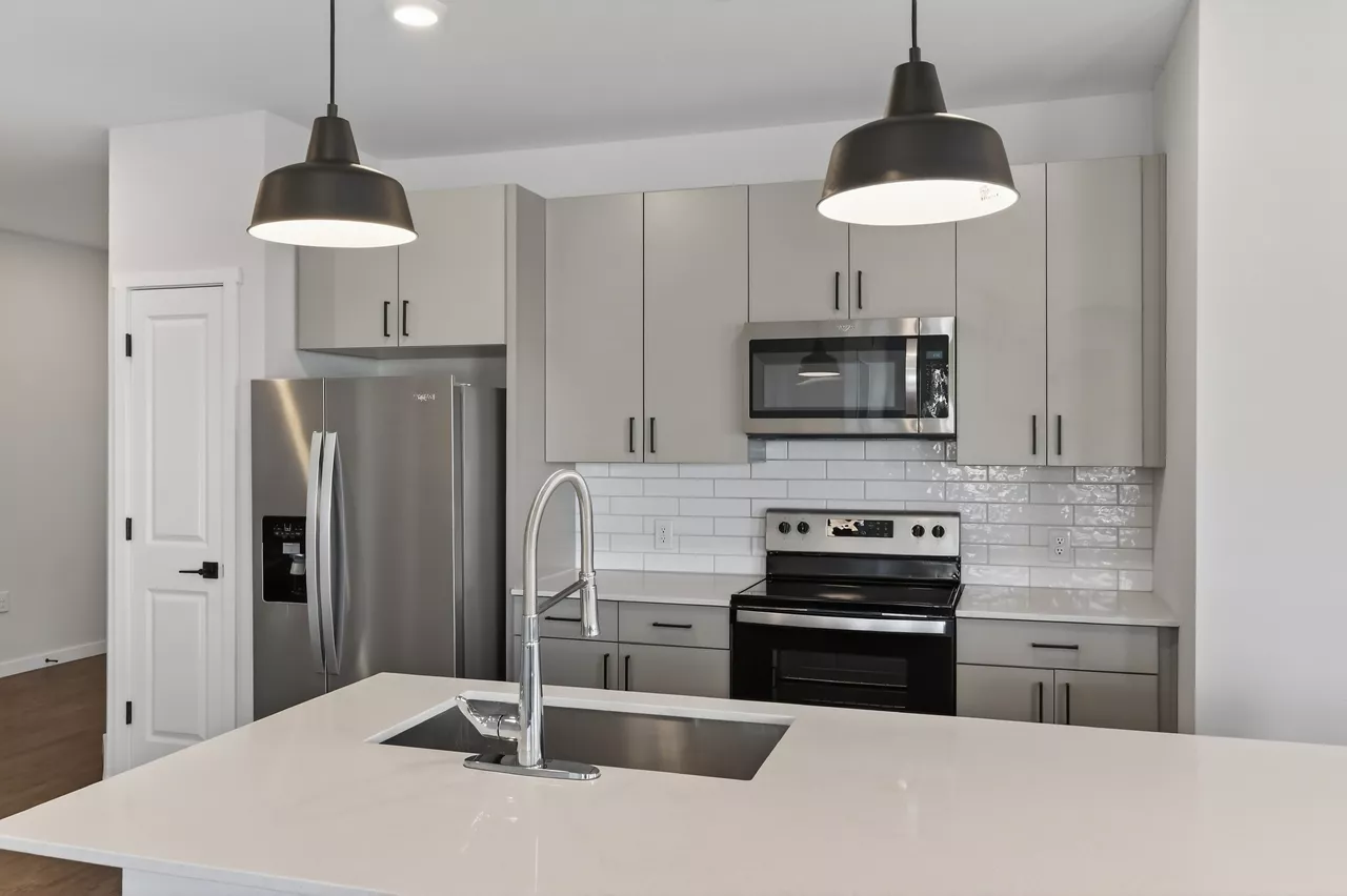 Grant Row Lofts - Thornton, CO - kitchen