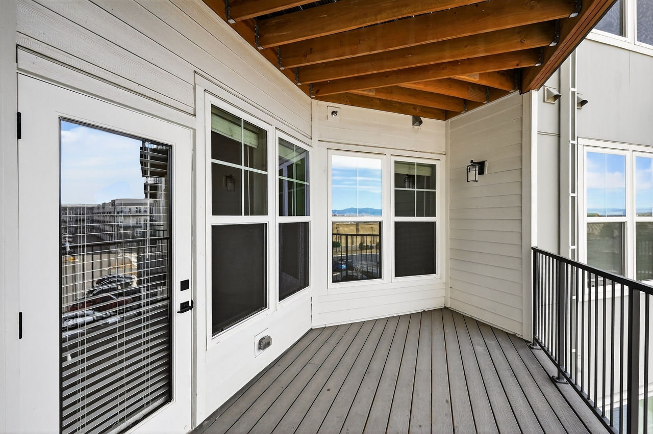 Grant Row Lofts - Thornton, CO - balcony