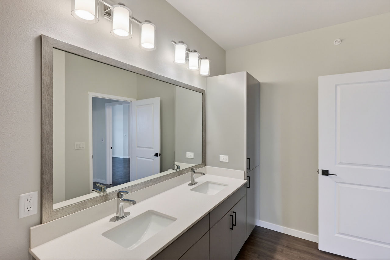 Grant Row Lofts - Thornton, CO - bathroom
