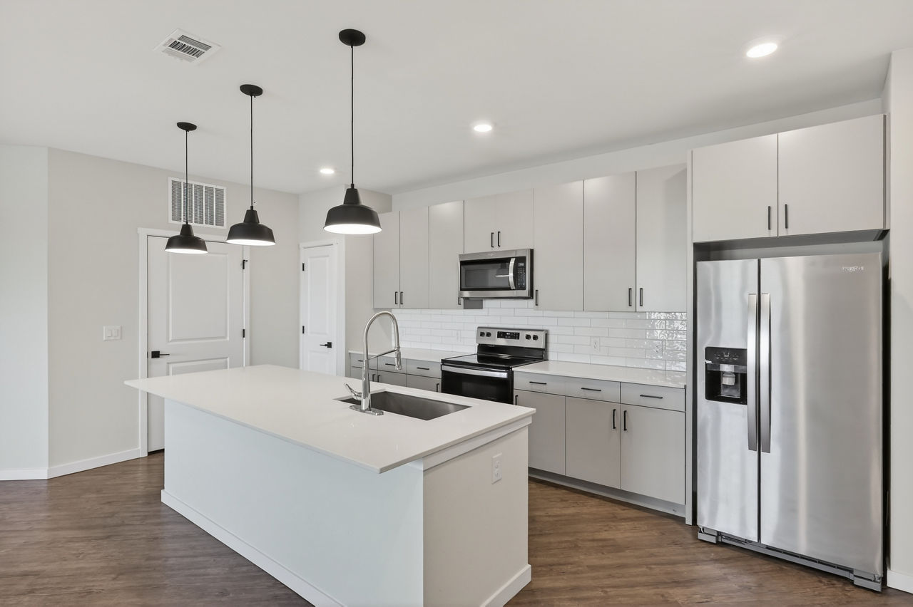 Grant Row Lofts - Thornton, CO - kitchen