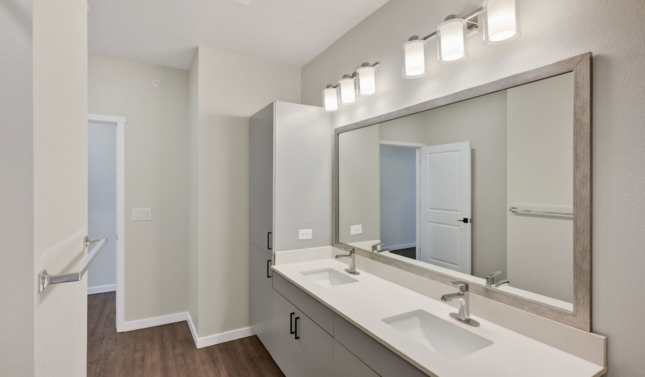 Grant Row Lofts - Thornton, CO - bathroom