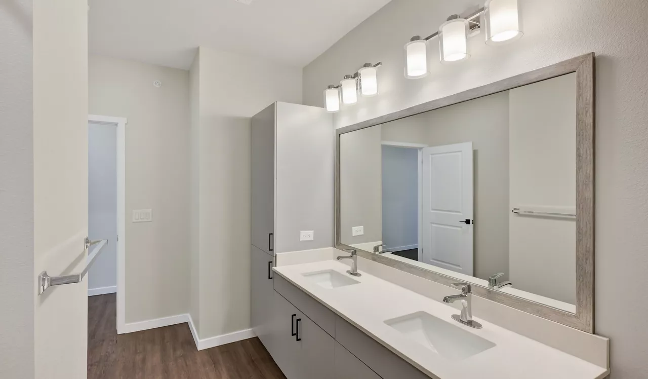 Grant Row Lofts - Thornton, CO - bathroom