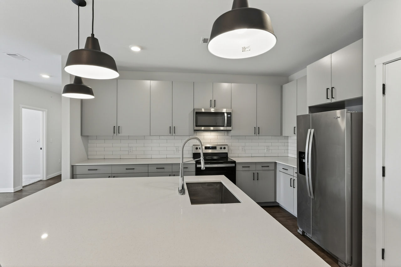 Grant Row Lofts - Thornton, CO - kitchen