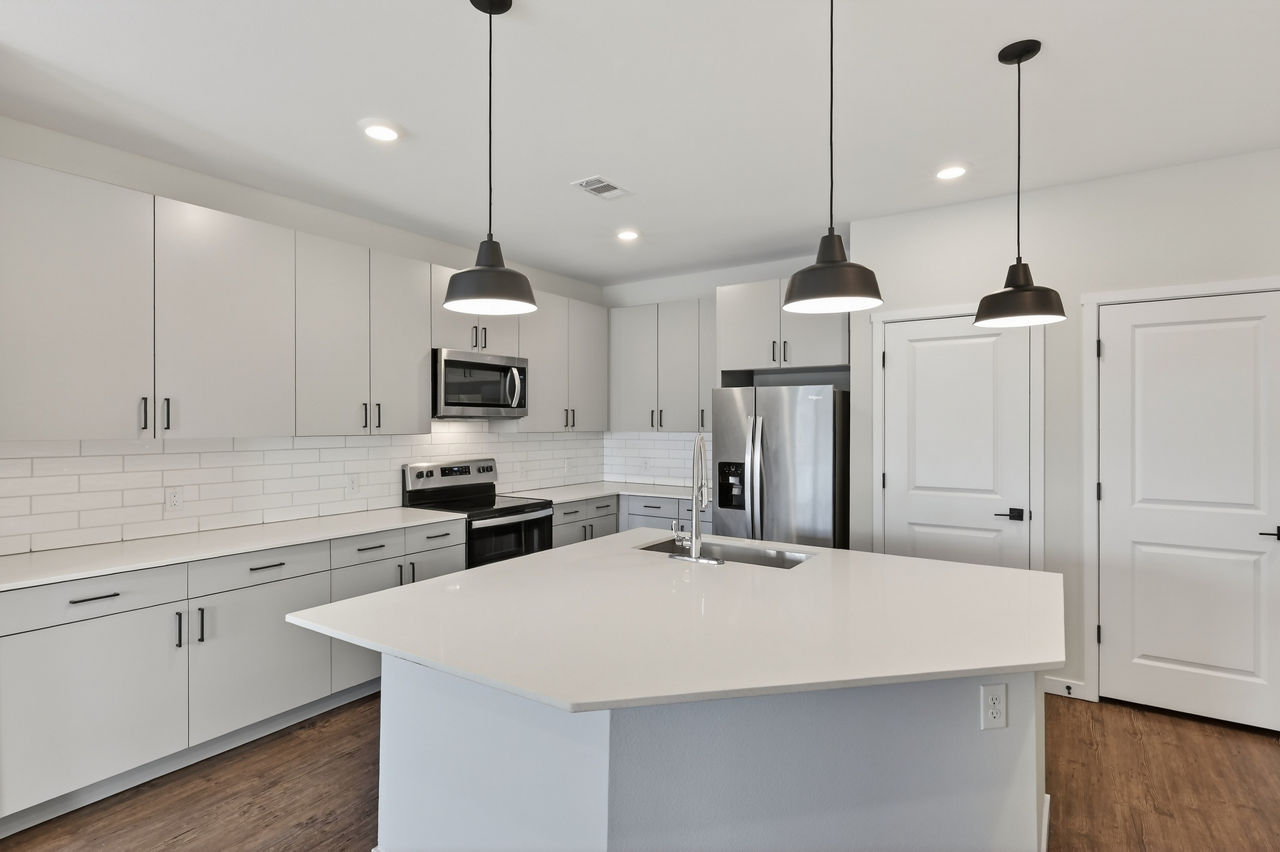 Grant Row Lofts - Thornton, CO - kitchen