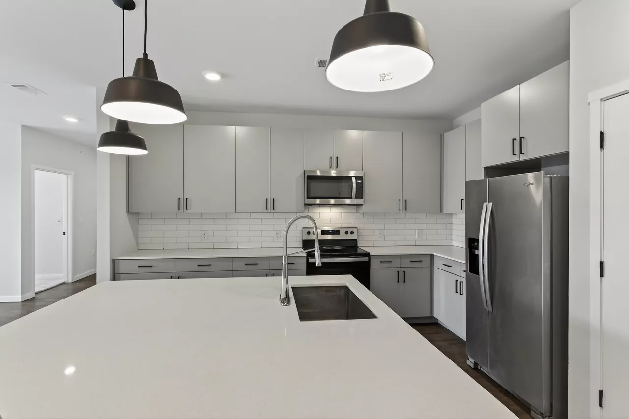 Grant Row Lofts - Thornton, CO - kitchen