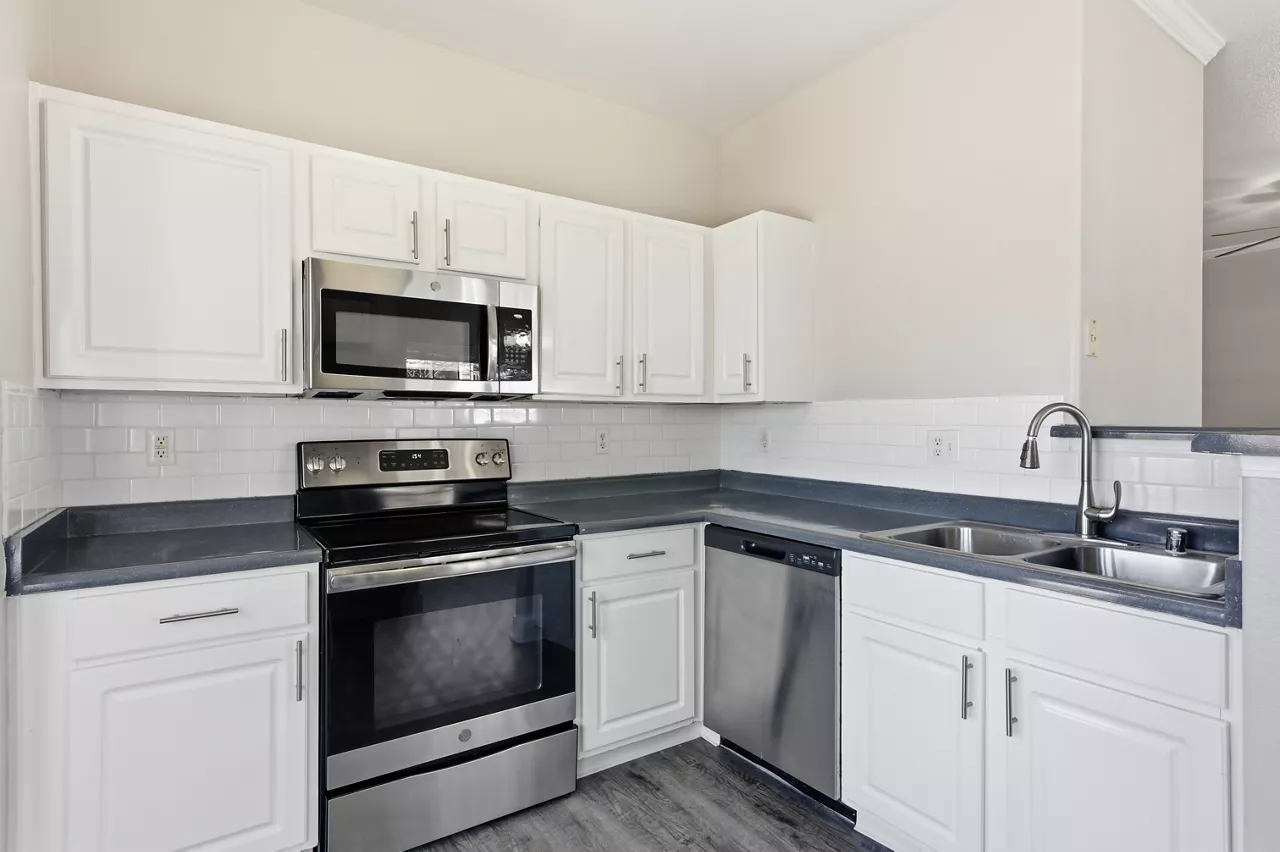 Grove at Cherry Creek Park - Centennial, CO - Kitchen