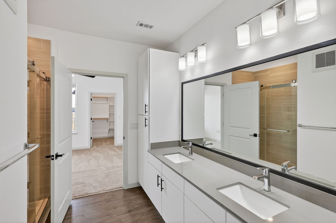 Lofts at Highlands - Longmont, CO - bathroom