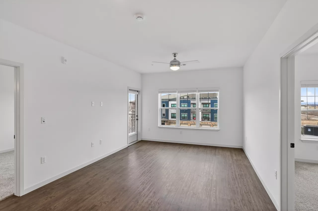 Pine and Parker - Parker, CO - living room