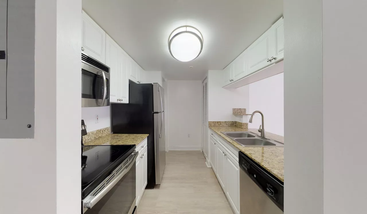 Bay Parc - Miami, FL - Kitchen