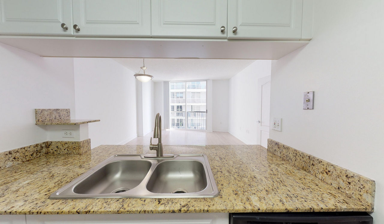 Bay Parc - Miami, FL - Kitchen