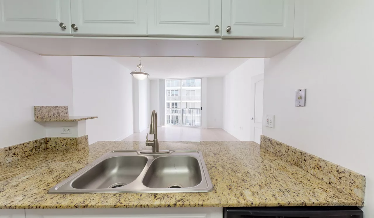Bay Parc - Miami, FL - Kitchen