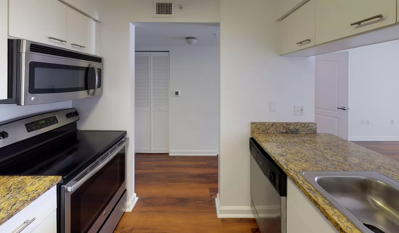 Bay Parc - Miami, FL - Kitchen