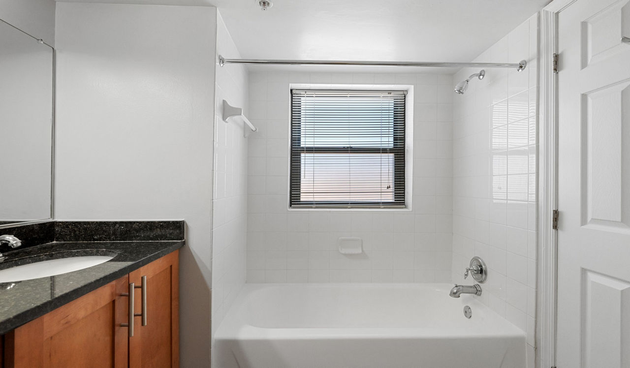 Vaughan Place - Washington, DC - Bathroom