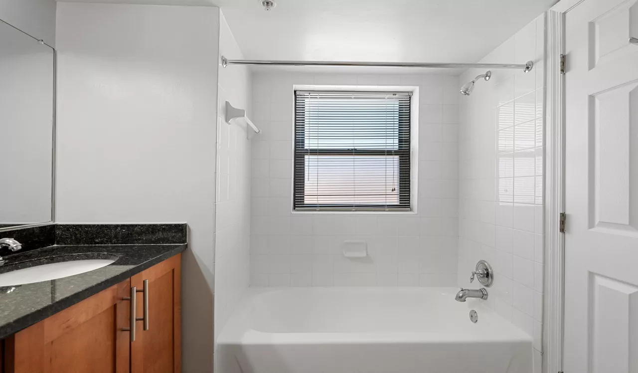 Vaughan Place - Washington, DC - Bathroom