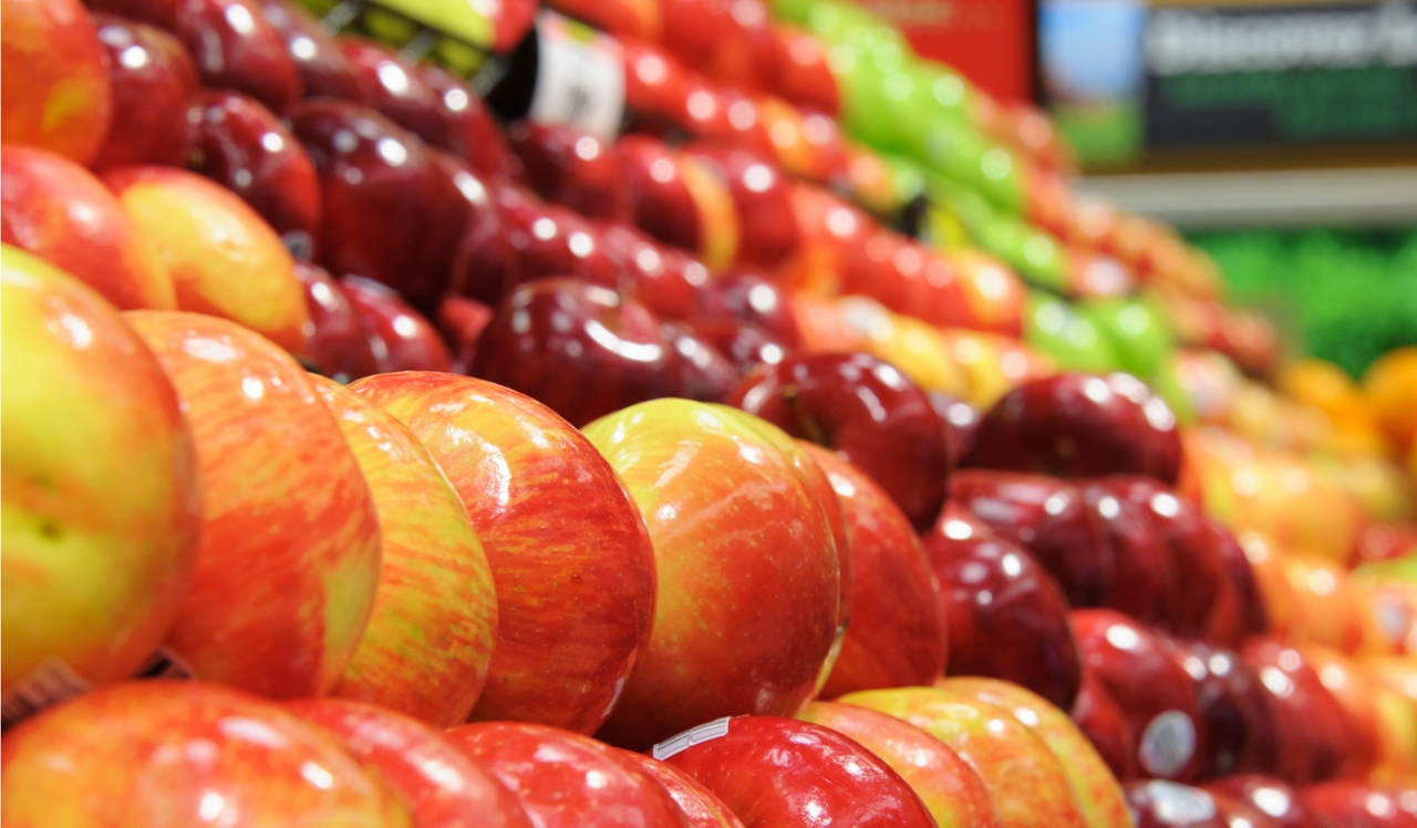 Waterford Village | Bridgewater, MA | Closeup shot of apples in produce section.<p>&nbsp;</p>
<p style="text-align: center;">Make your grocery shopping easier. Roche Bros Market is less than a mile from home.</p>
